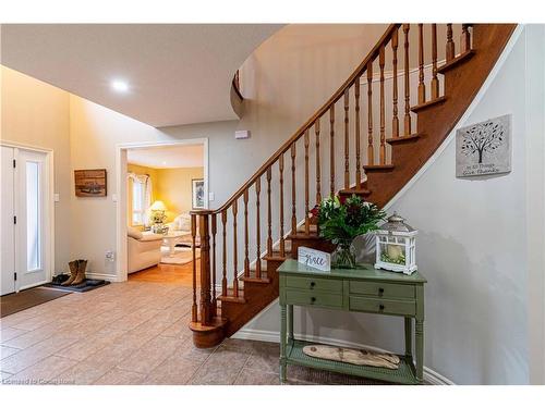 46 Hawkswood Trail, Hamilton, ON - Indoor Photo Showing Living Room