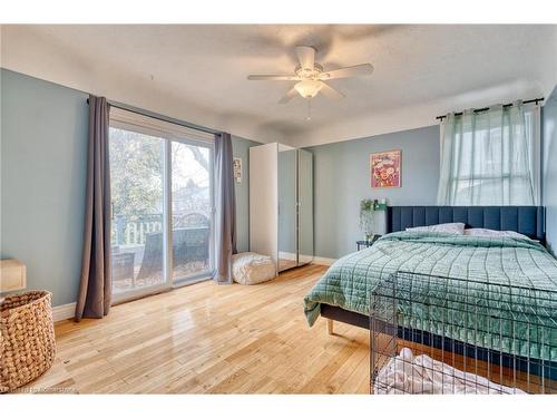 99 East 36Th Street, Hamilton, ON - Indoor Photo Showing Bedroom