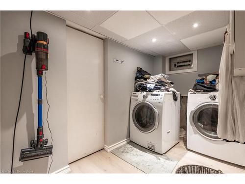 99 East 36Th Street, Hamilton, ON - Indoor Photo Showing Laundry Room