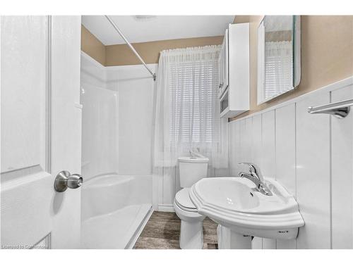 1454 Oakdale Street, London, ON - Indoor Photo Showing Bathroom