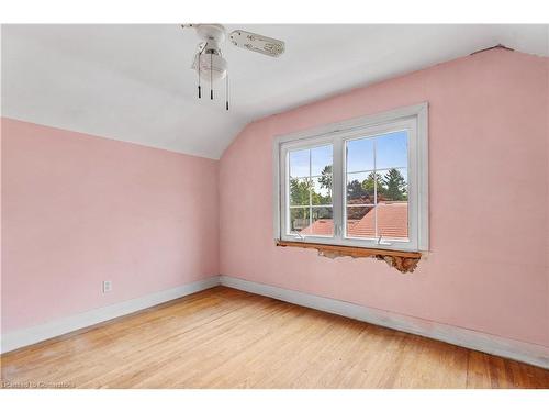 1454 Oakdale Street, London, ON - Indoor Photo Showing Other Room