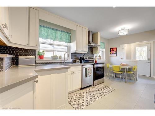 2301 Woodward Avenue, Burlington, ON - Indoor Photo Showing Kitchen