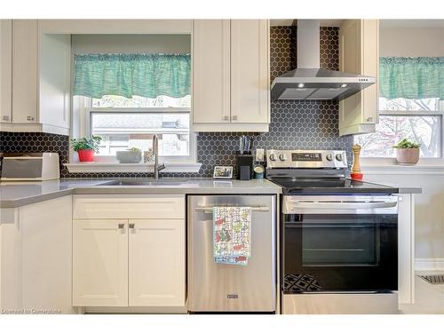 2301 Woodward Avenue, Burlington, ON - Indoor Photo Showing Kitchen