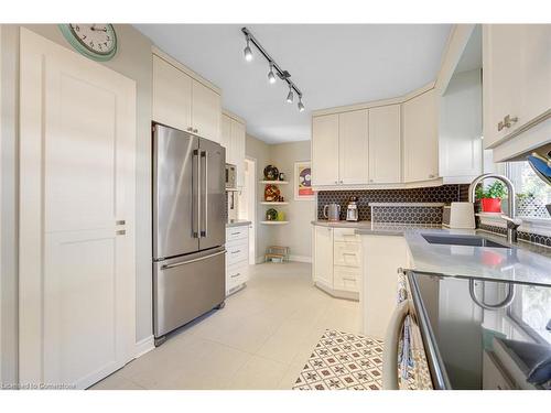 2301 Woodward Avenue, Burlington, ON - Indoor Photo Showing Kitchen