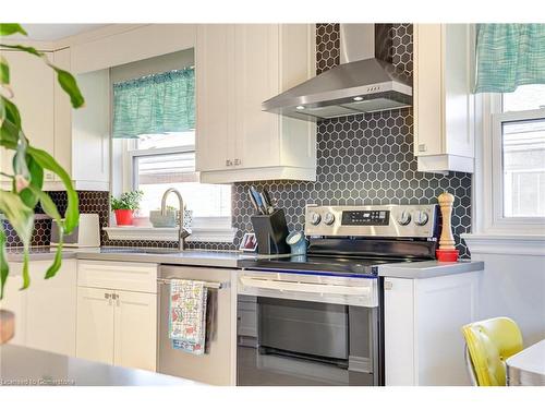 2301 Woodward Avenue, Burlington, ON - Indoor Photo Showing Kitchen