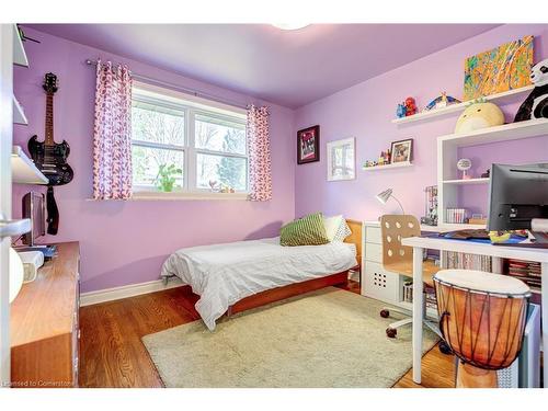 2301 Woodward Avenue, Burlington, ON - Indoor Photo Showing Bedroom