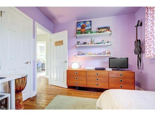 2301 Woodward Avenue, Burlington, ON - Indoor Photo Showing Bedroom