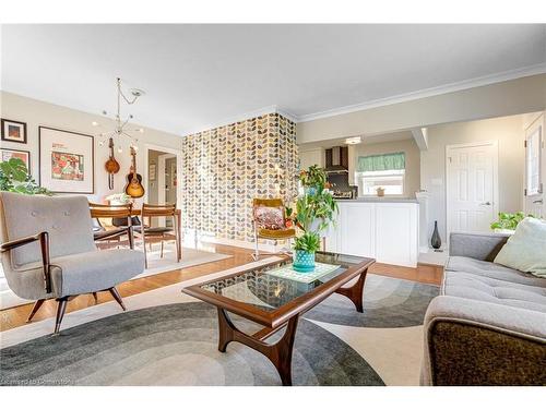 2301 Woodward Avenue, Burlington, ON - Indoor Photo Showing Living Room