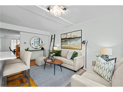 2237 Braeswood Lane, Burlington, ON - Indoor Photo Showing Living Room