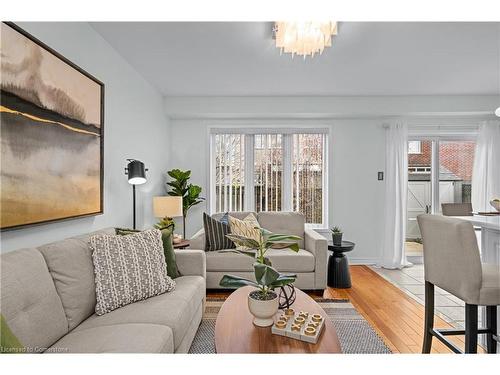 2237 Braeswood Lane, Burlington, ON - Indoor Photo Showing Living Room