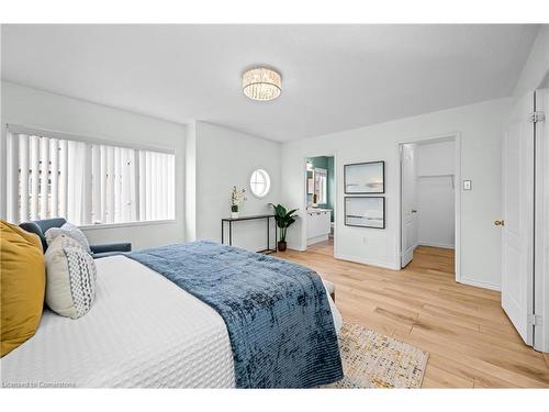 2237 Braeswood Lane, Burlington, ON - Indoor Photo Showing Bedroom