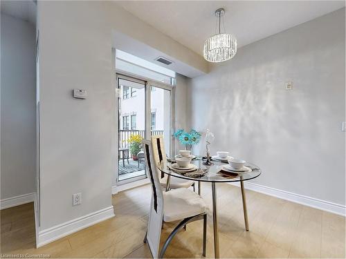 308-399 Elizabeth Street, Burlington, ON - Indoor Photo Showing Dining Room