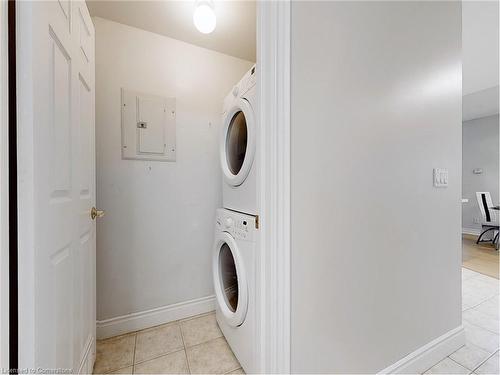 308-399 Elizabeth Street, Burlington, ON - Indoor Photo Showing Laundry Room