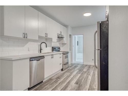 27 Grove Street, Hamilton, ON - Indoor Photo Showing Kitchen With Upgraded Kitchen