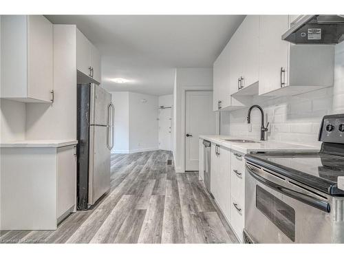 27 Grove Street, Hamilton, ON - Indoor Photo Showing Kitchen With Upgraded Kitchen