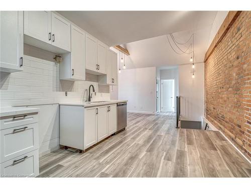 27 Grove Street, Hamilton, ON - Indoor Photo Showing Kitchen