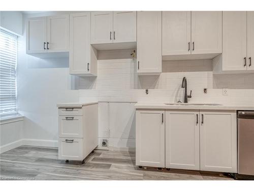 27 Grove Street, Hamilton, ON - Indoor Photo Showing Kitchen