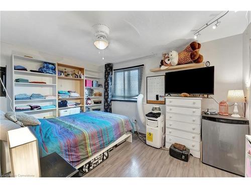 30-379 Darling Street, Brantford, ON - Indoor Photo Showing Bedroom