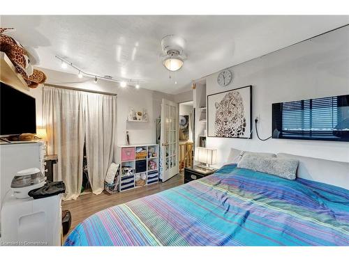 30-379 Darling Street, Brantford, ON - Indoor Photo Showing Bedroom