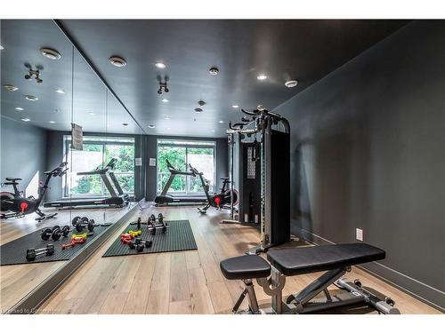 404-479 Charlton Avenue E, Hamilton, ON - Indoor Photo Showing Gym Room