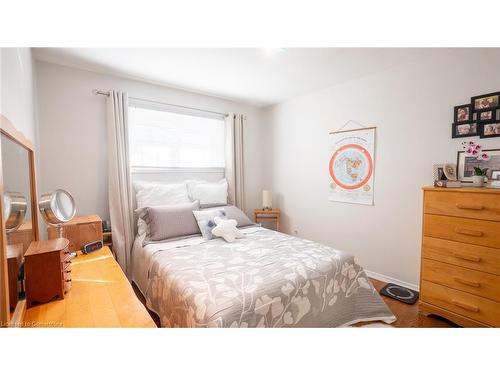 152 Copeland Street, Belmont, ON - Indoor Photo Showing Bedroom