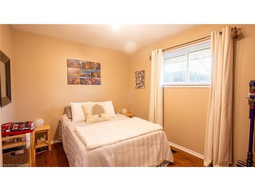 152 Copeland Street, Belmont, ON - Indoor Photo Showing Bedroom