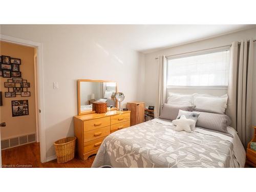 152 Copeland Street, Belmont, ON - Indoor Photo Showing Bedroom