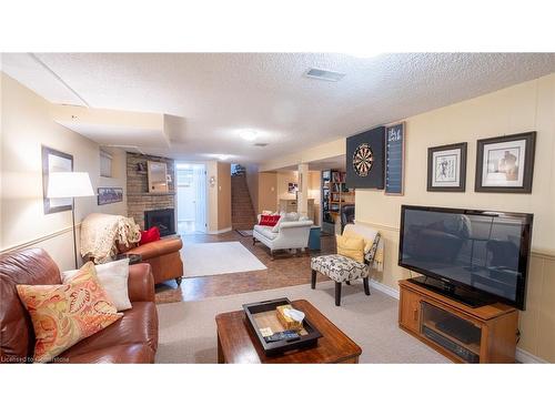 152 Copeland Street, Belmont, ON - Indoor Photo Showing Living Room