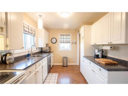 152 Copeland Street, Belmont, ON - Indoor Photo Showing Kitchen