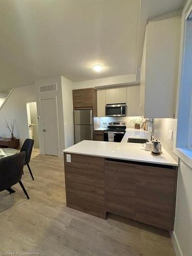 24-276 Dunsmure Road, Hamilton, ON - Indoor Photo Showing Kitchen