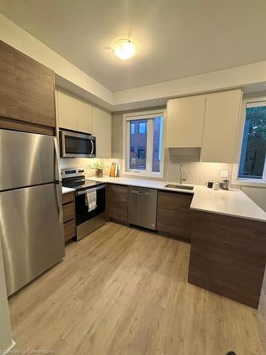 24-276 Dunsmure Road, Hamilton, ON - Indoor Photo Showing Kitchen With Upgraded Kitchen