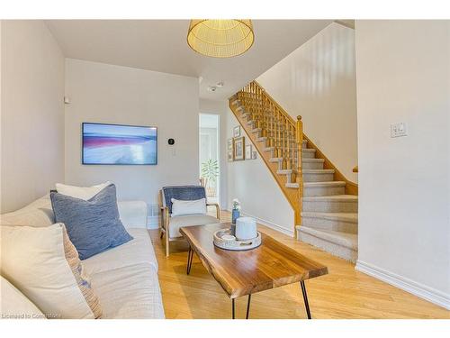 228 Springstead Avenue, Stoney Creek, ON - Indoor Photo Showing Living Room