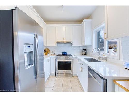 228 Springstead Avenue, Stoney Creek, ON - Indoor Photo Showing Kitchen With Upgraded Kitchen