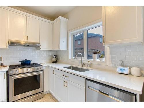 228 Springstead Avenue, Stoney Creek, ON - Indoor Photo Showing Kitchen