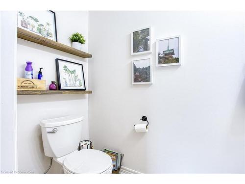 228 Springstead Avenue, Stoney Creek, ON - Indoor Photo Showing Bathroom