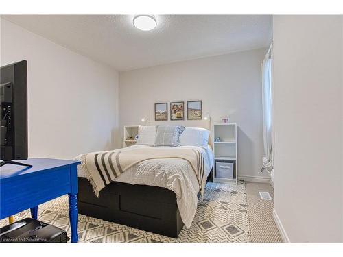 228 Springstead Avenue, Stoney Creek, ON - Indoor Photo Showing Bedroom