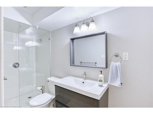 228 Springstead Avenue, Stoney Creek, ON - Indoor Photo Showing Bathroom