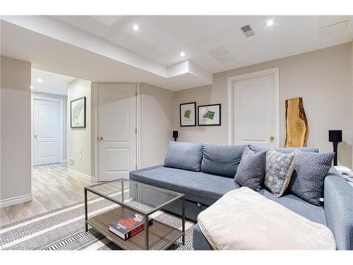 228 Springstead Avenue, Stoney Creek, ON - Indoor Photo Showing Living Room