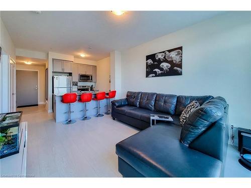 810-16 Concord Place, Grimsby, ON - Indoor Photo Showing Living Room