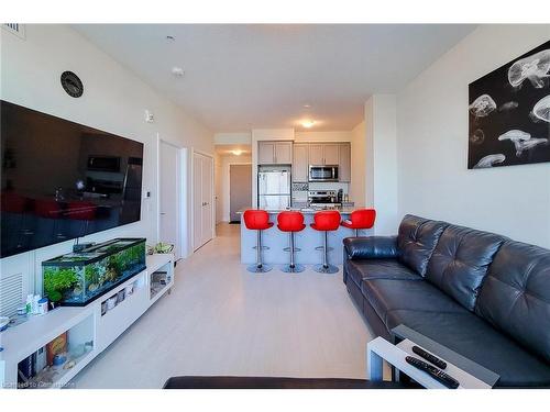 810-16 Concord Place, Grimsby, ON - Indoor Photo Showing Living Room