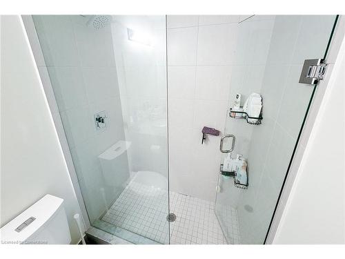 810-16 Concord Place, Grimsby, ON - Indoor Photo Showing Bathroom