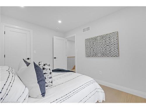 29 Magill Street, Hamilton, ON - Indoor Photo Showing Bedroom