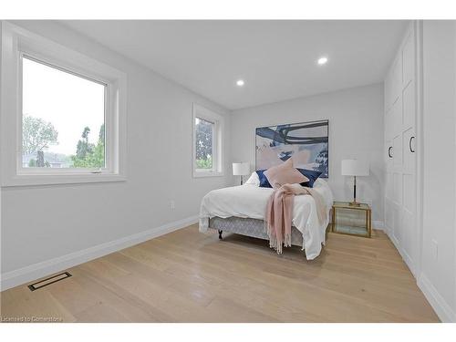 29 Magill Street, Hamilton, ON - Indoor Photo Showing Bedroom