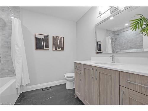 29 Magill Street, Hamilton, ON - Indoor Photo Showing Bathroom