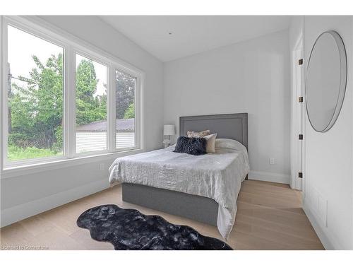 29 Magill Street, Hamilton, ON - Indoor Photo Showing Bedroom