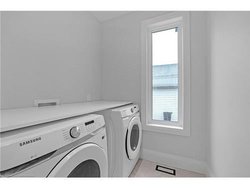 29 Magill Street, Hamilton, ON - Indoor Photo Showing Laundry Room