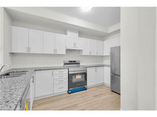 147-677 Park Road N, Brantford, ON - Indoor Photo Showing Kitchen With Double Sink