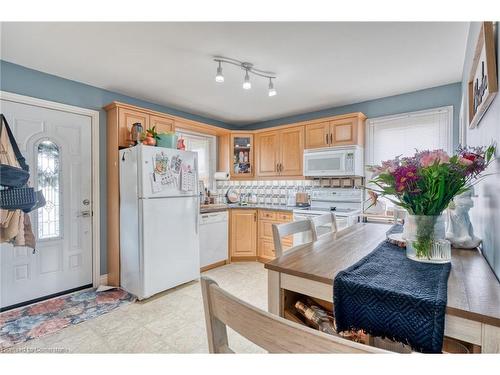 99 East 36Th Street, Hamilton, ON - Indoor Photo Showing Kitchen