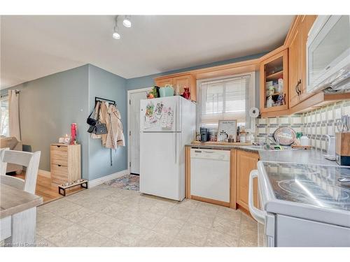 99 East 36Th Street, Hamilton, ON - Indoor Photo Showing Kitchen