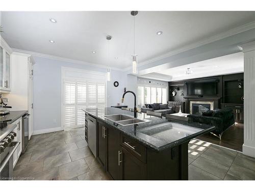 30 Ascoli Drive, Hamilton, ON - Indoor Photo Showing Kitchen With Double Sink With Upgraded Kitchen